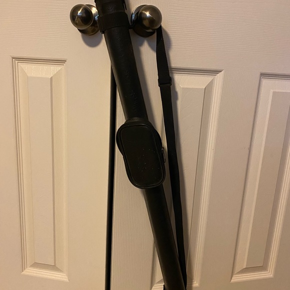 2 “unidentified” pool cue stick carrying cases. - Picture 5 of 6